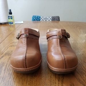 Clark's Un Structured Leather Mules SZ 8 EUC